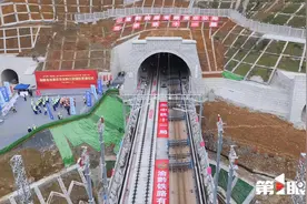 4小时→1小时内！渝厦高铁重庆东至黔江段全线轨道贯通图片