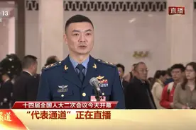 歼20飞行员：任何时候，都敢在空中拼刺刀图片