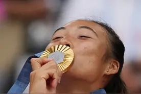 奥运多巴胺｜吻在奥林匹克时，超越竞技被具象化的瞬间图片