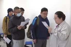 在现场|“保姆式”服务图片