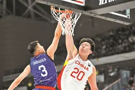 青岛队中锋杨瀚森今年不参加NBA选秀图片