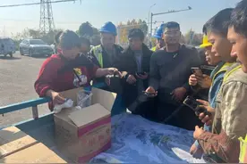 流量过后的合肥“盒饭姐”：意外摔伤歇摊半年，“我想这辈子都不涨价”图片