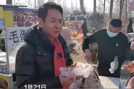 演员郭晓峰回山东老家赶大集 边逛边吃根本停不下图片