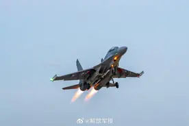 星夜出击，战机接续升空！图片