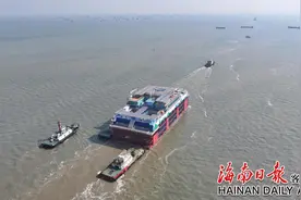 海南第3座深远海智能养殖旅游平台在广州拖带起航图片