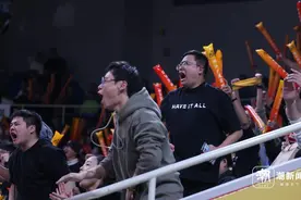 浙江方兴渡男篮豪取主场十连胜图片