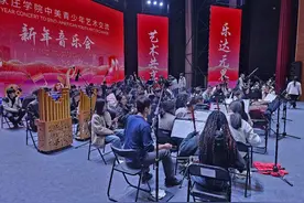美国青年乐团奏响中国传统民乐图片