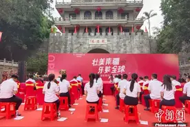 中越边境广西友谊关出境免税店开业图片