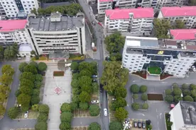 极目政情|湖南一地38个机关事业单位全部拆了围墙，全城1.2万个泊位还能免费停车图片