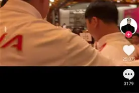 含“金”量最高的生日歌！奥运冠军们在澳门给黄雨婷过18岁生日，谢瑜送蛋糕邓雅文拍视频图片