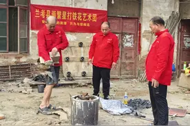 兰考探寻00后打铁花手艺人的技艺与梦想图片