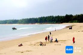组图 | 海南海岸警察海陆空立体巡逻 守护群众游客平安过节图片
