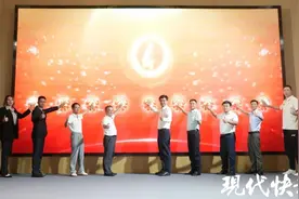 以“蜕”为进，江苏男篮新赛季出征图片