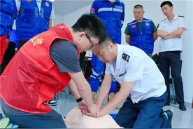 多一次安全学习多一份保障！青岛李沧巴士30位驾驶员考取“红十字救护员证”图片