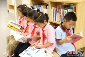 沈阳苏家屯区举办“传承雷锋精神绽放时代光芒”图书捐赠仪式图片
