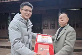 眉山三苏祠博物馆馆长陈仲文：祝华西都市报生日快乐，欢迎大家18日到三苏祠为苏东坡过生｜拾光礼盒图片