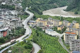云南贡山县独龙江公路隧道贯通10年，“打开一扇脱贫致富的大门”图片