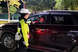 罗平交警大队38名女警撑起交管半边天图片