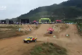 凌空飞跳、飘移过弯！这场在琼中举办的汽车场地越野赛太酷了图片