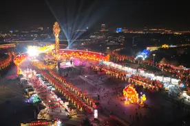 惊艳！2025唐山南湖春节灯会璀璨启幕图片
