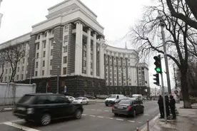 观天下·俄乌冲突｜乌克兰军校遭袭致重大伤亡　泽连斯基酝酿政府大换血图片