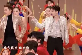 春晚刚刚开始，很多人激动到红了眼眶图片