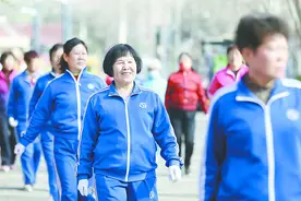 春日唤醒身体活力 老人出游莫忘“攻略”图片