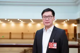 全国人大代表姚劲波：提升全民AI素养，全面拥抱AI图片