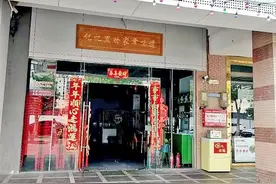 店门口的爱心冰箱连续4年送清凉 餐饮老板一个善举催生一批爱心驿站图片