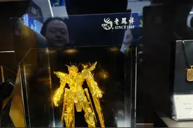 “黄金高达”：880000元/件——售罄！图片