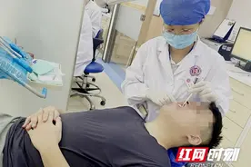 每天2瓶碳酸饮料 男子牙齿被“腐蚀”了图片