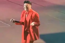 潘玮柏在南昌演唱会上发声！“我是有下颌线的，快拍！”图片