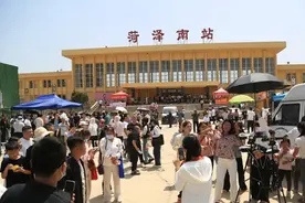 菏泽南站火了！一座火车站，能够承载多少流量的狂欢图片