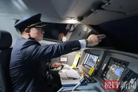 夜行高铁司机：风油精提神，把更多旅客安全送到家图片