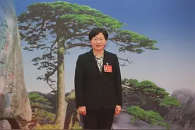 全国人大代表秦凤玉谈优化民营经济发展环境：做到“四解” 让政策落地更有感图片