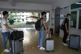 多所高校明确不为部分研究生提供住宿，但该解决的问题不能“甩手”图片