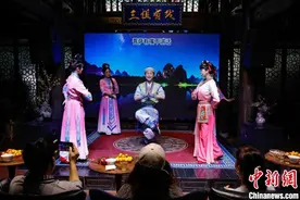 黄婉秋一家三代传承“刘三姐文化”：生来只为“刘三姐”图片