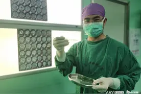 长虫入脑！小伙突发严重抽搐，或与长期喝生水有关图片