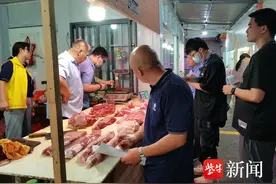 杜绝“作弊秤”！苏州市相城区市监局七分局开展农贸市场电子秤集中检定工作图片