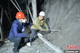 成达万高铁华蓥山隧道掘进成功突破6400米图片