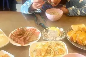 四川妈妈每天早上6点起床做饭，15岁儿子却不想吃：这就是不知好歹图片
