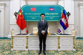 在柬埔寨，大家在朝着“有路就有希望”的目标共同努力图片