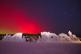 地球发生特大磁暴，多地现绚丽极光图片