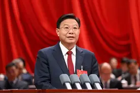 特写｜武汉市政协主席杨智的2025全国两会关键词：以全国视野建言地方发展图片