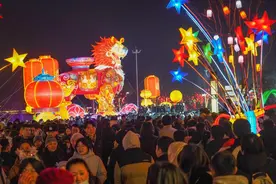 河北沧州：无人机灯光秀迎元宵图片