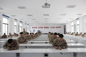 预提指挥军士，集合！图片