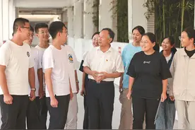 在“教育洼地”育出满园春色——记江苏“时代楷模”沭阳如东中学党委书记、校长周桂官（上）图片