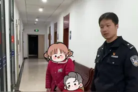 “熊孩子”贪玩迷路，蜀黍20分钟帮其找到妈妈图片