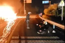 小车失控后撞上隧道起火岚皋两兄弟勇救被困三人图片
