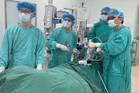 妙手保肾！青大附院泌尿外科成功完成后腹腔镜下高难度手术图片